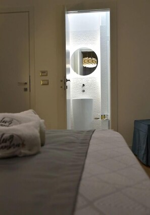 Double Room (N.2) | In-room safe, individually decorated, individually furnished, desk - Les 3 Chambres (Lecce)