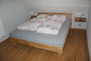 2 slaapkamers, reisbedje, gratis wifi, beddengoed