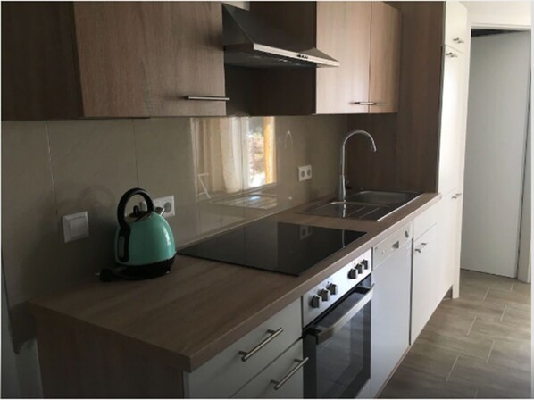 公寓, 3 间卧室 (with sofabed) | 私人厨房 | 冰箱、微波炉、炉灶、厨具/餐具