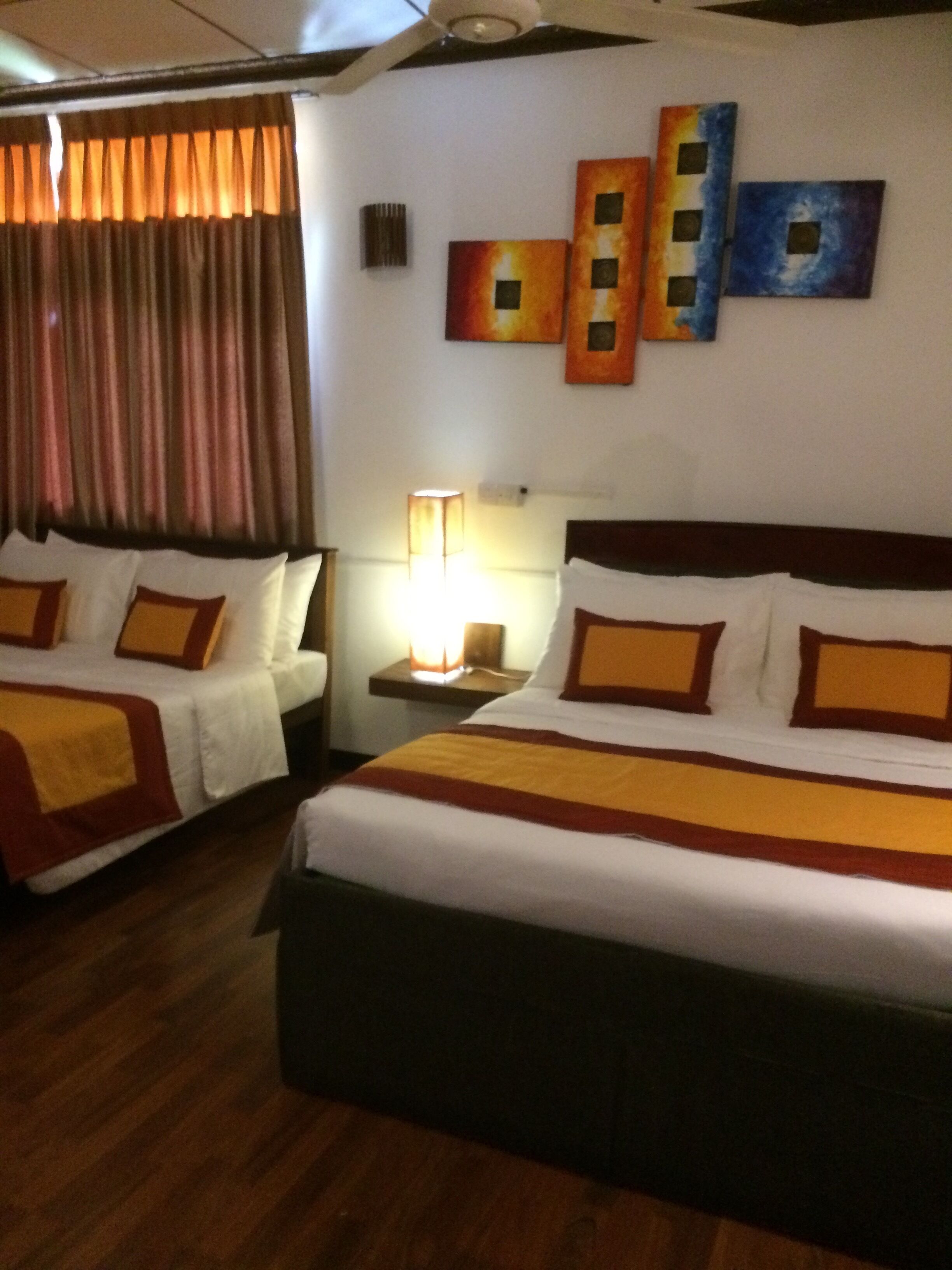 5 chambres, fer et planche à repasser, Wi-Fi, draps fournis