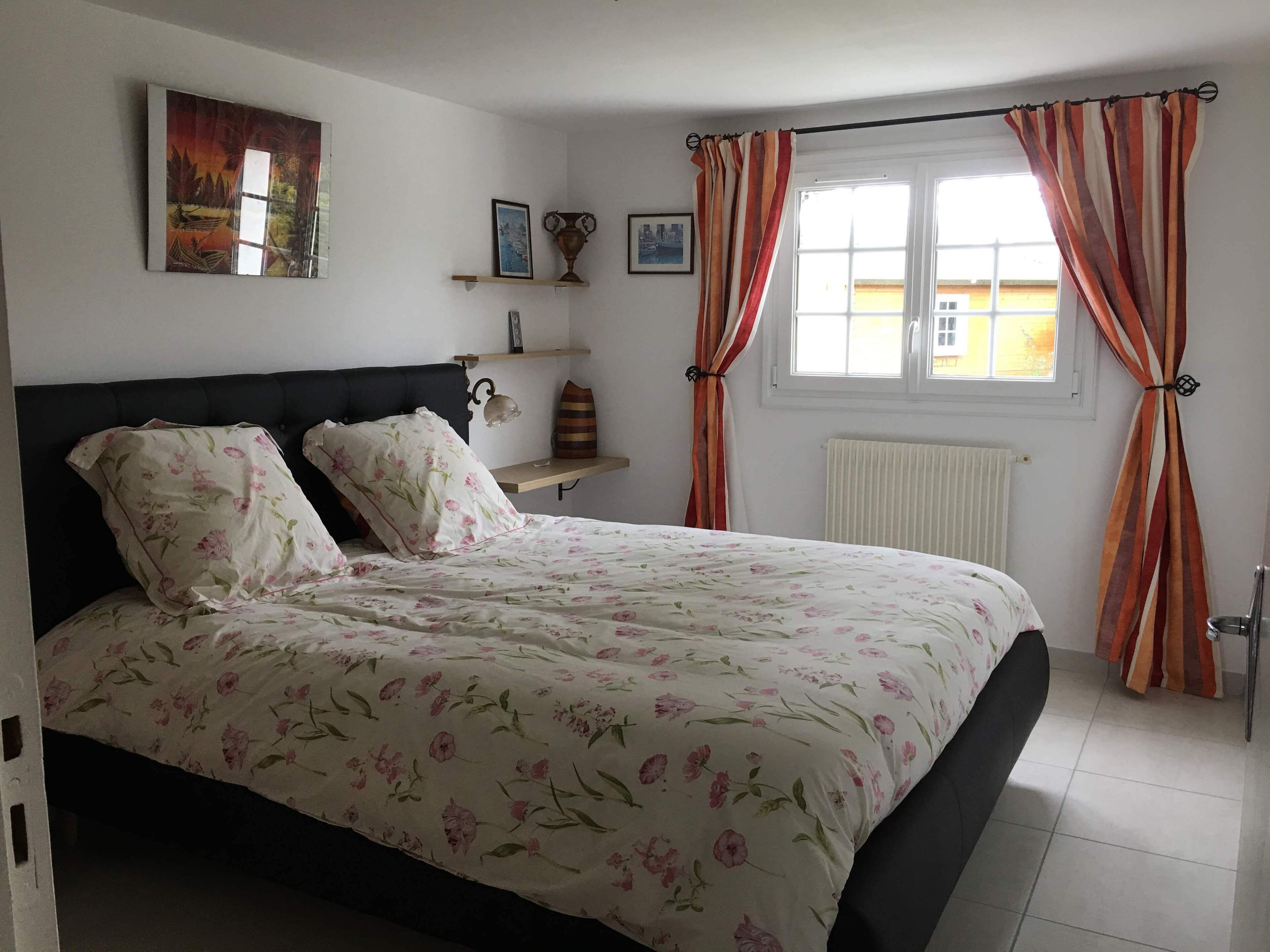 2 bedrooms, desk, iron/ironing board, travel crib