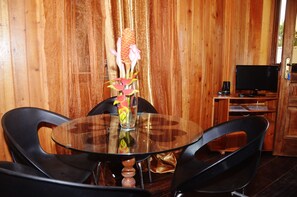 Bungalow | Dineren op de kamer