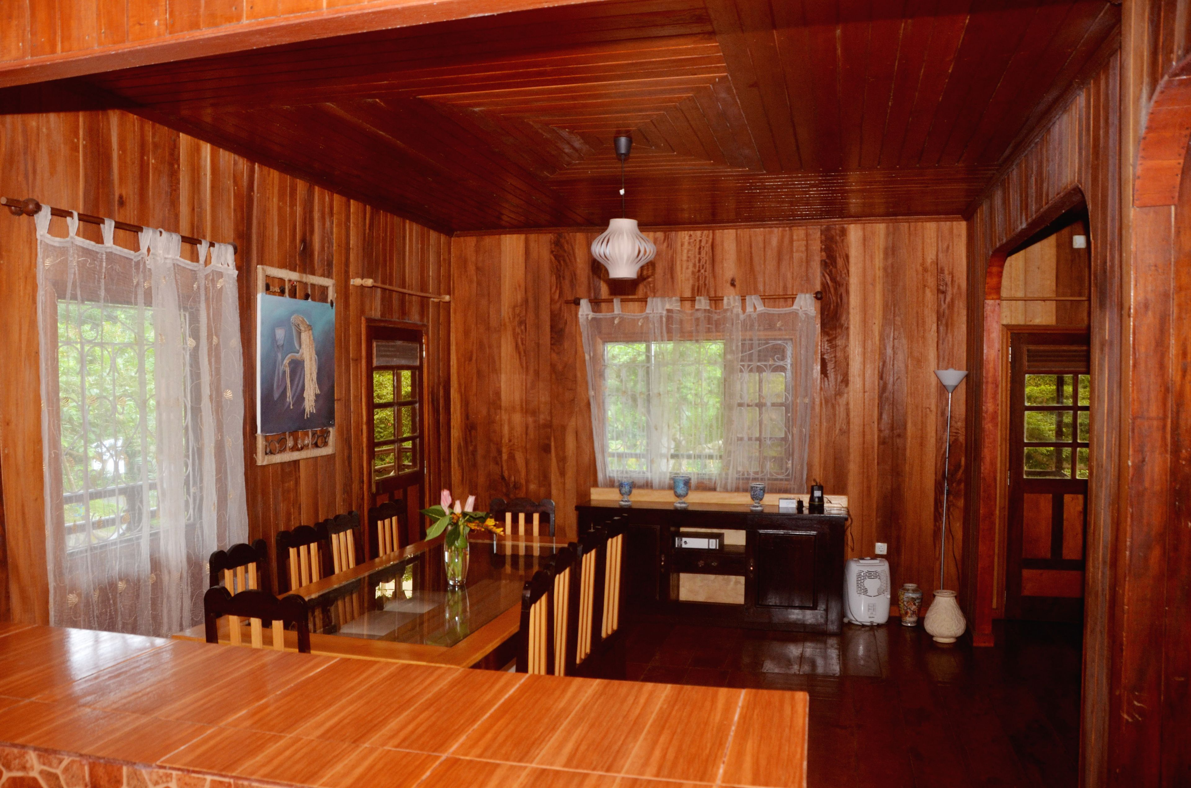 クラシック ハウス | リビング エリア | テレビ