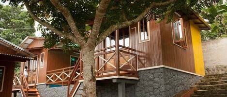 2 bedrooms, desk, blackout curtains, soundproofing