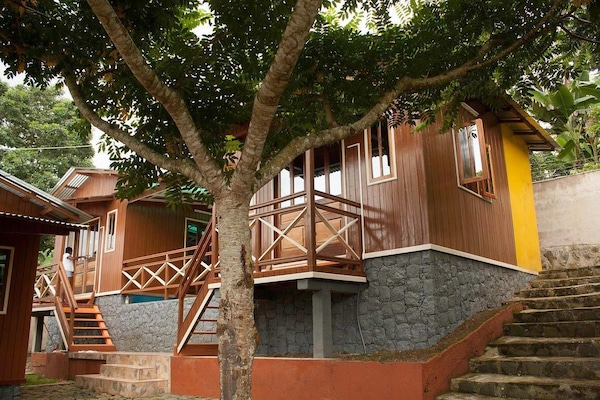 Bungalow | Desk, blackout curtains, soundproofing, iron/ironing board