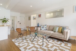 Căn hộ có thiết kế đặc trưng, 4 phòng ngủ, hiên | 4 phòng ngủ, bộ trải giường bằng vải cotton Ai Cập