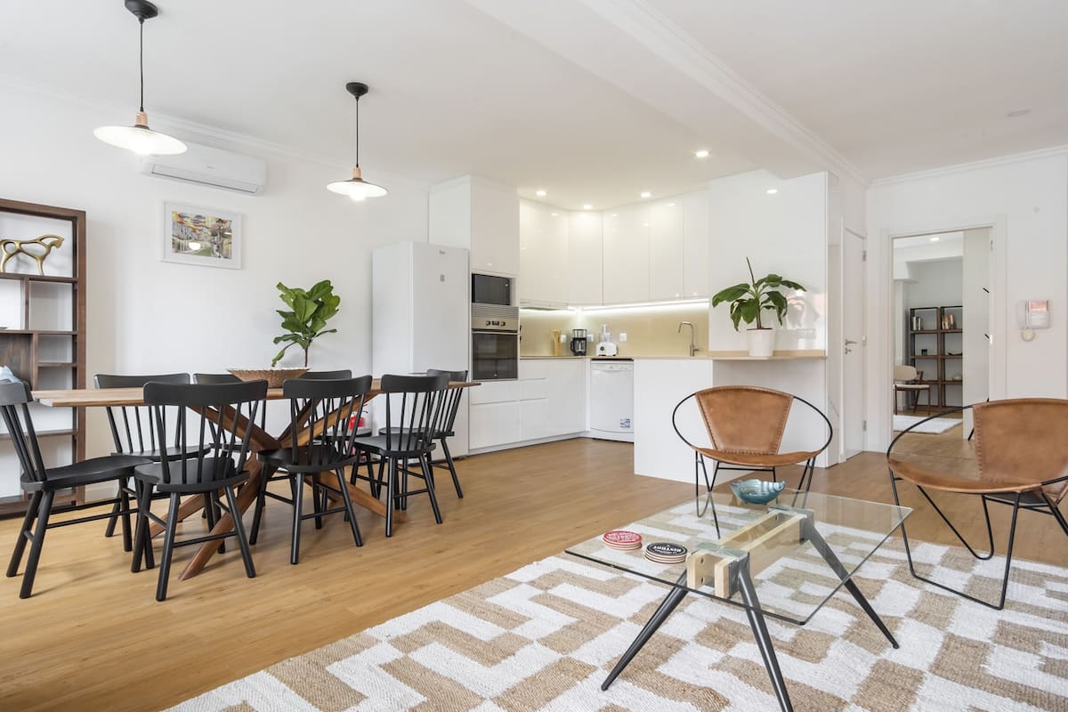 Signature appartement, 4 slaapkamers, terras | Woonruimte | Speelgoed, boeken en een stereo