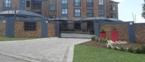 المنشأة من الخارج