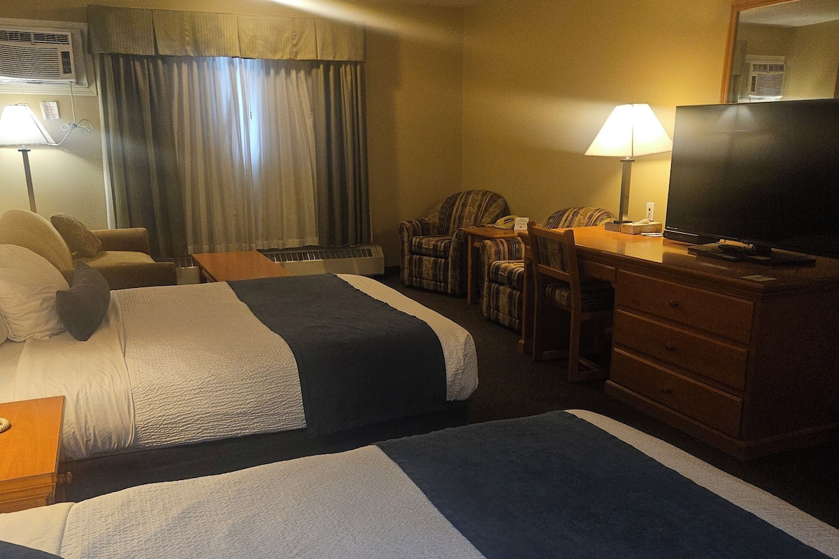 Kamar, Beberapa Tempat Tidur, Bebas Asap Rokok | Meja kerja, setrika/meja setrika, Wi-Fi gratis, dan seprai linen