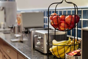 Free daily continental breakfast - Travelodge by Wyndham Edson (Edson)
