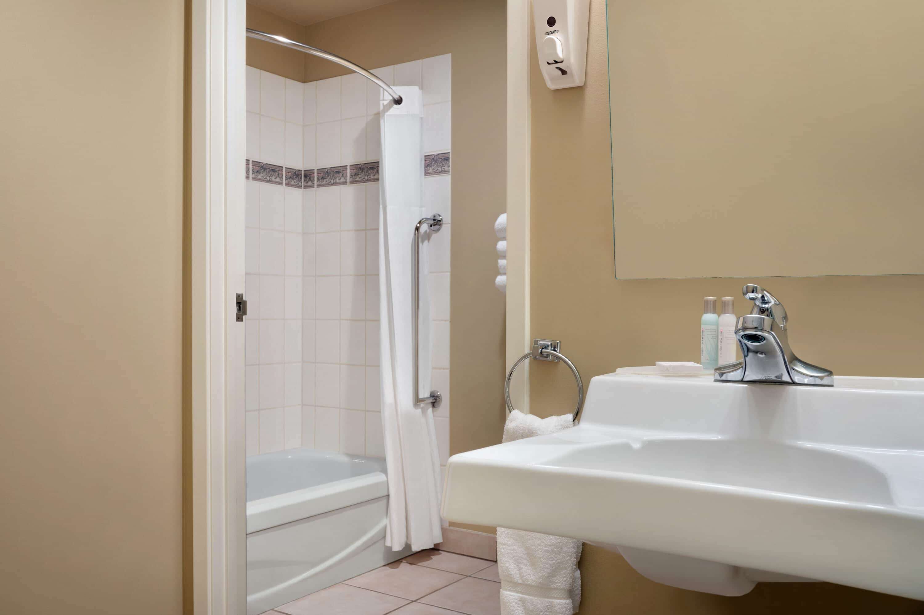 Quarto, 1 cama Queen, acessível, para não fumantes (Mobility) | Banheiro acessível