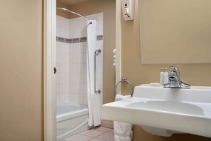 Room, 1 Queen Bed, Accessible, Non Smoking (Mobility) | Accessible bathroom - Travelodge by Wyndham Edson (Edson)