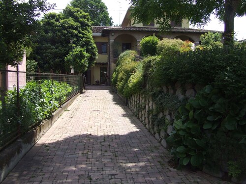 Ancient posthumous paths of taste and relaxation