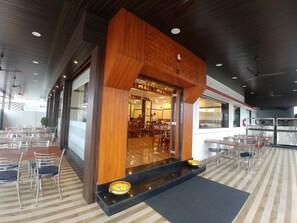 Exterior - Hotel Jagadguru (Mawal)
