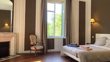 5 slaapkamers, een strijkplank/strijkijzer, reisbedje, gratis wifi