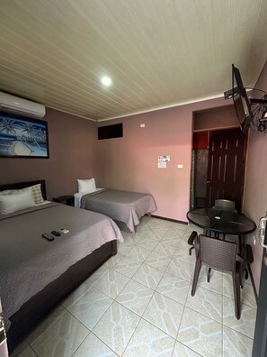 Familien-Ferienhütte | Wohnbereich | Flachbildfernseher