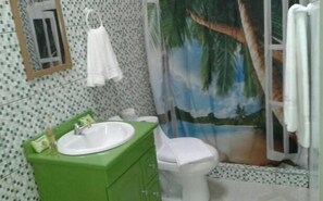 샤워 시설, 레인폴 샤워기, 타월, 비누