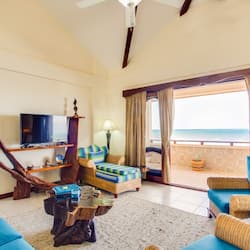 Luxury Penthouse, 3 Bedrooms, Balcony, Beachfront | Living area