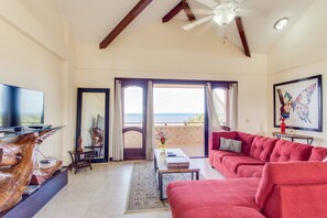 Luksuskattohuoneisto, 3 makuuhuonetta, parveke, rannan lähellä | Näkymä rannalle/valtamerelle