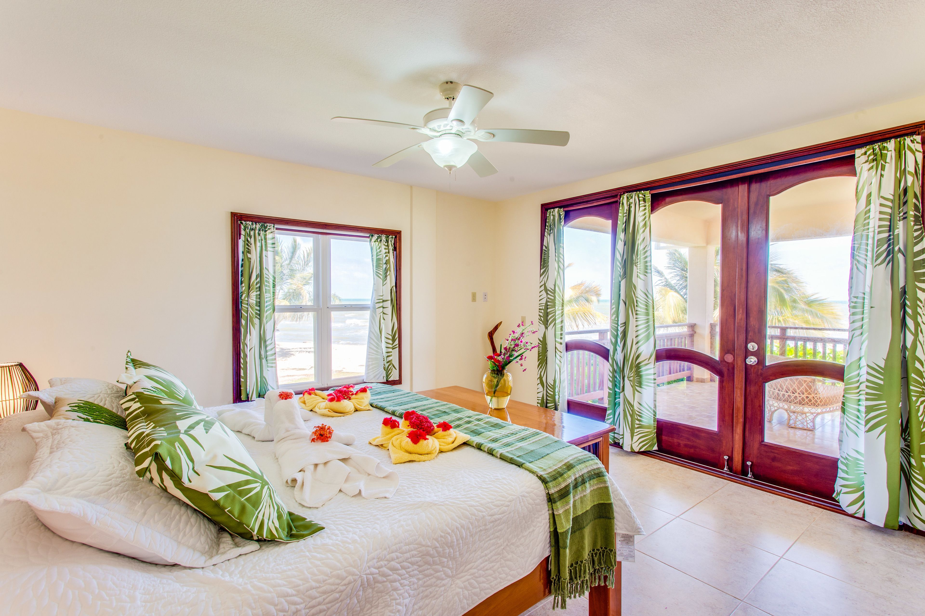 Luxury Villa, 2 Bedrooms, 2 Bathrooms, Beachfront