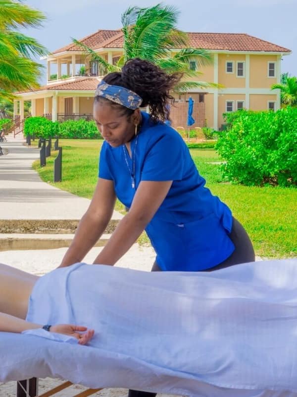 Deep-tissue massages, Swedish massages, massages on the beach, massages