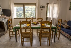 Dining - La Mariquilla, rural housing in Jubrique, Valle del Genal, natural paradise ... (Jubrique)