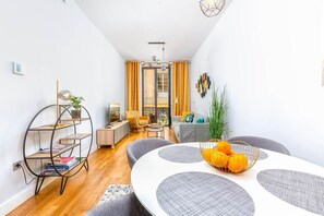 Dining - Camas - Holiday apartment Malaga City (Málaga)