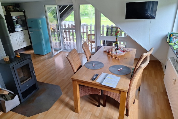 Neue Fensterfront 2024, Kühlschrank, Küche, Esstisch , Smart TV, Sofa, Holzofen