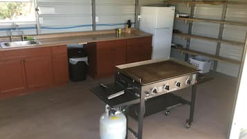 Cabin, 1 Queen Bed, Exterior Bathroom | Shared kitchen