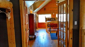 Cabin (Stunning Log Cabin with Fantastic Vie) - Horsehead Mountain Lodge (Monticello)