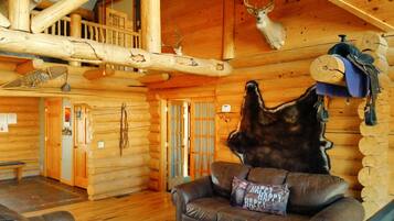 Cabaña (Stunning Log Cabin with Fantastic Vie) | Sala de estar | Televisión de pantalla plana