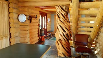 Cabaña (Stunning Log Cabin with Fantastic Vie) | Sala de estar | Televisión de pantalla plana