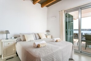 3 bedrooms, desk, iron/ironing board, WiFi - Villa Marta · Villa Marta❤frontline with great seaview, pool, AC (Es Mercadal)