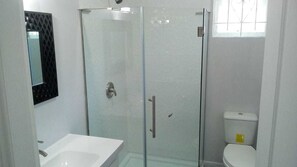 Apartment, 2 Bedrooms | Bathroom | Shower, rainfall showerhead, towels, soap