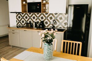 Premium Apartment, 1 Queen Bed with Sofa bed, Balcony | Living room | 81-cm flat-screen TV with cable channels, LED TV - Gaudi Accommodation (Cluj-Napoca)