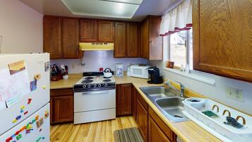 Cabin (2 Bedroom 1 Bath Cabin - sleeps up to) | Private kitchen | Coffee/tea maker