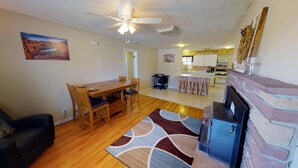 House | Living area - Mountainview 4 Bedroom Home (Monticello)