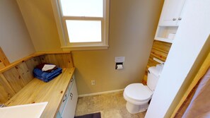Bathroom - Mountainview 4 Bedroom Home (Monticello)