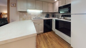 Condo, 3 Bedrooms (3 Bath) | Private kitchen | Full-size fridge, microwave, oven, stovetop - Westwind (Vail)