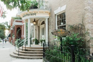 Exterior detail - Bright and Airy with Steeple Views and King Beds by Lucky Savannah (Savannah)