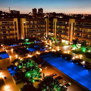Front of property – evening/night - Flat na Praia do Futuro (Fortaleza)