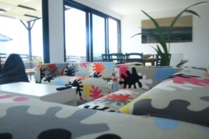 En 24-tommers LCD-TV med digitale kanaler samt TV