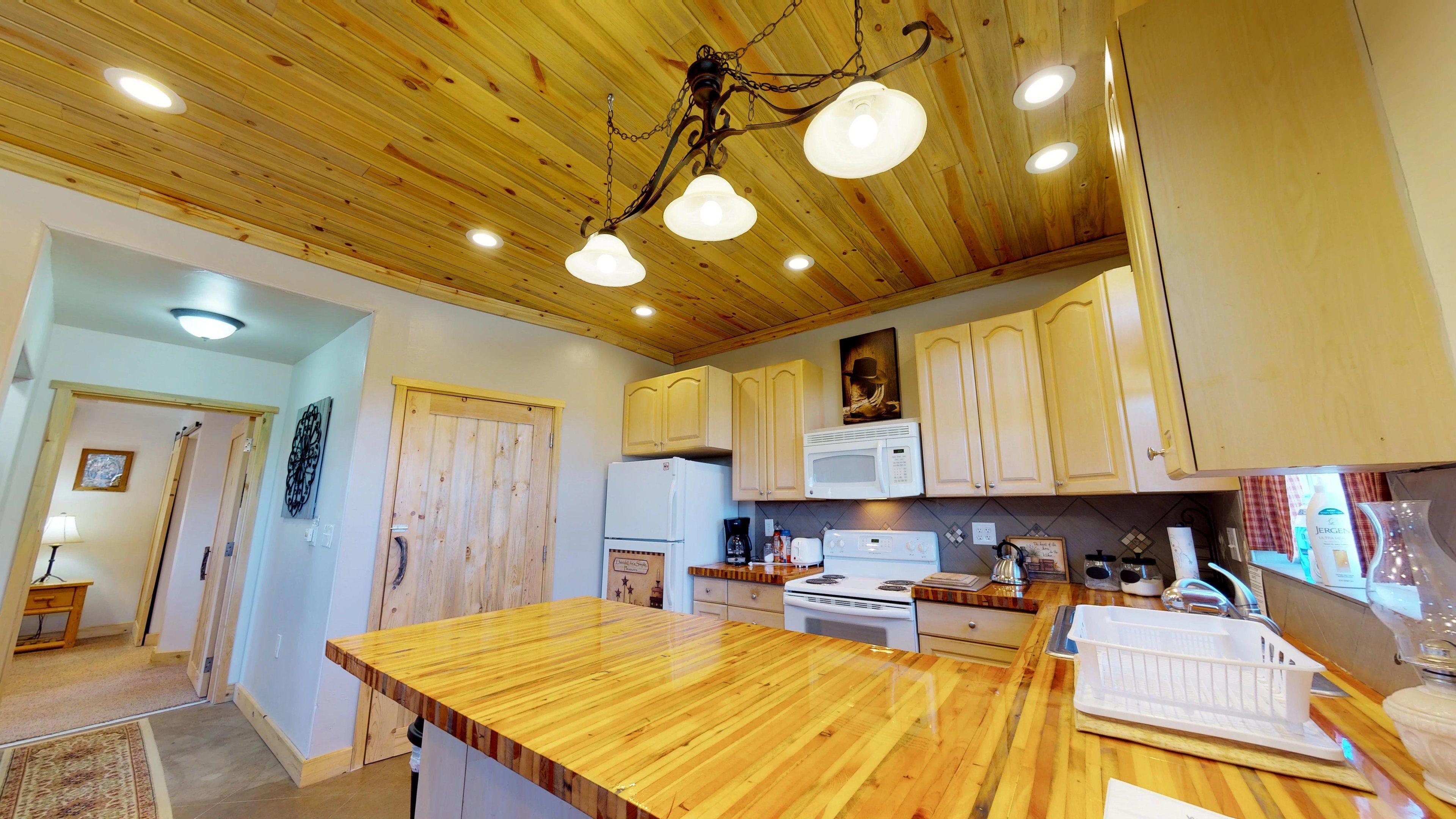 تناول الطعام داخل الغرفة