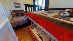 House (Private Hot Tub at Grandpa's Cowboy C) | Desk, iron/ironing board, free WiFi, bed sheets - Rustic Cowboy Cabin (Blanding)