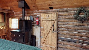 Interior entrance - Stunning Apple Lane Log Cabin (Blanding)