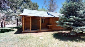 Exterior - Stunning Apple Lane Log Cabin (Blanding)