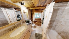 Bathroom - Stunning Apple Lane Log Cabin (Blanding)