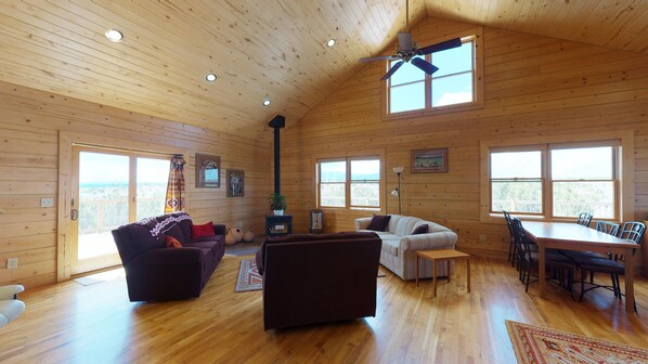 Ferienhütte (Absolutely Stunning Night Sky, Totall) | Wohnzimmer | Fernseher