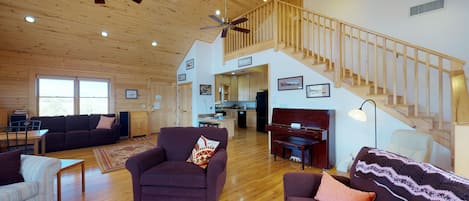 Cabin (Absolutely Stunning Night Sky, Totall) | Living room | TV