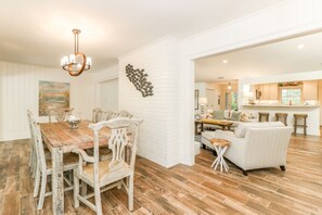 Dining - Beautifully Updated Three Bedroom Sea Pines Home ~ Short Walk to Beach (Hilton Head Island)
